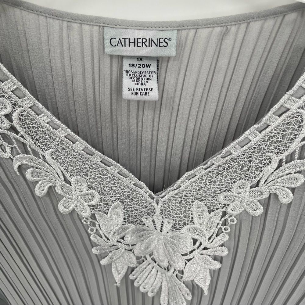Catherine’s Women’s Gray Pleated Peplum Top Size 1X Floral Neckline Bell Sleeves - Picture 5 of 10